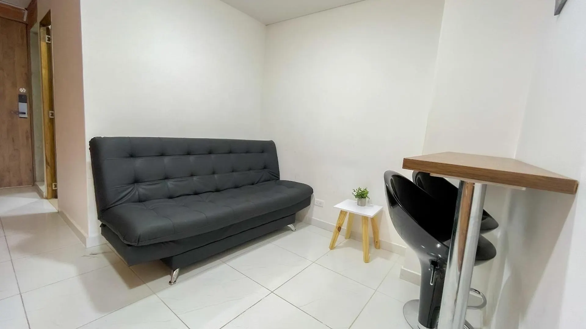 Apartamentos Extraordinarios En Medellin, Viajeros Y Familias 0*, Medellin